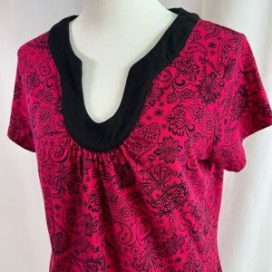 Croft & Barrow Magenta Top with Black Floral and Paisley Print Size Medium